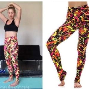 K-Deer Capri Leggings-bold splatter -size medium ankle fit
